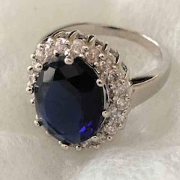 Blue Quartz & White Topaz Cocktail Ring - Picture 9 of 10